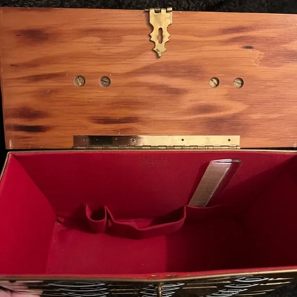 Elegant Gold and Tan Woven Handbag - Picture 6 of 6